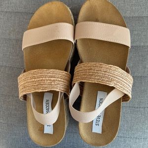 EUC Steve Madden platform sandals